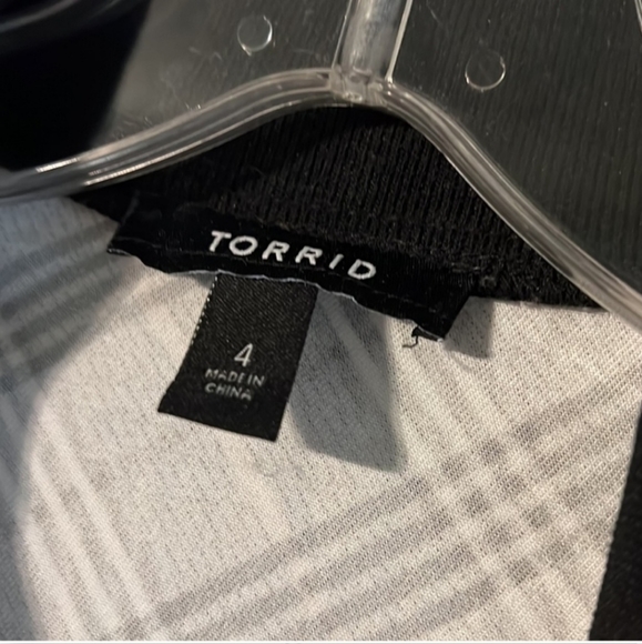 Torrid black and white bomber jacket 4x (24/26) - Picture 3 of 3